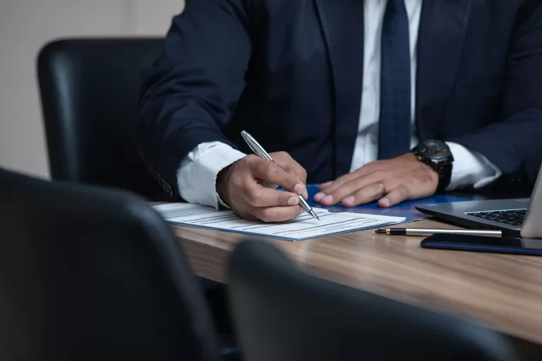 Abogado revisión contrato